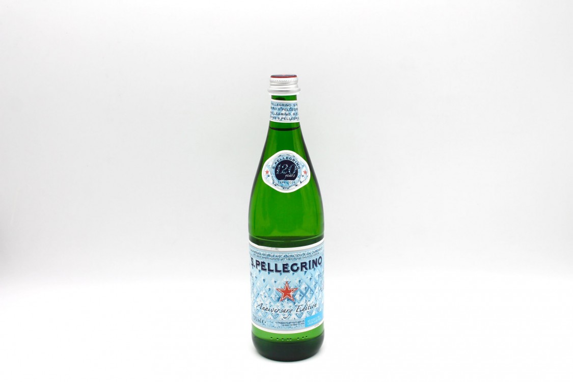 SanPellegrino lance une bouteille en verre pour les fêtes de fin d'année